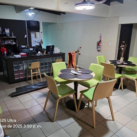 Hostal El Prado ปานามาซิตี้ ภายนอก รูปภาพ