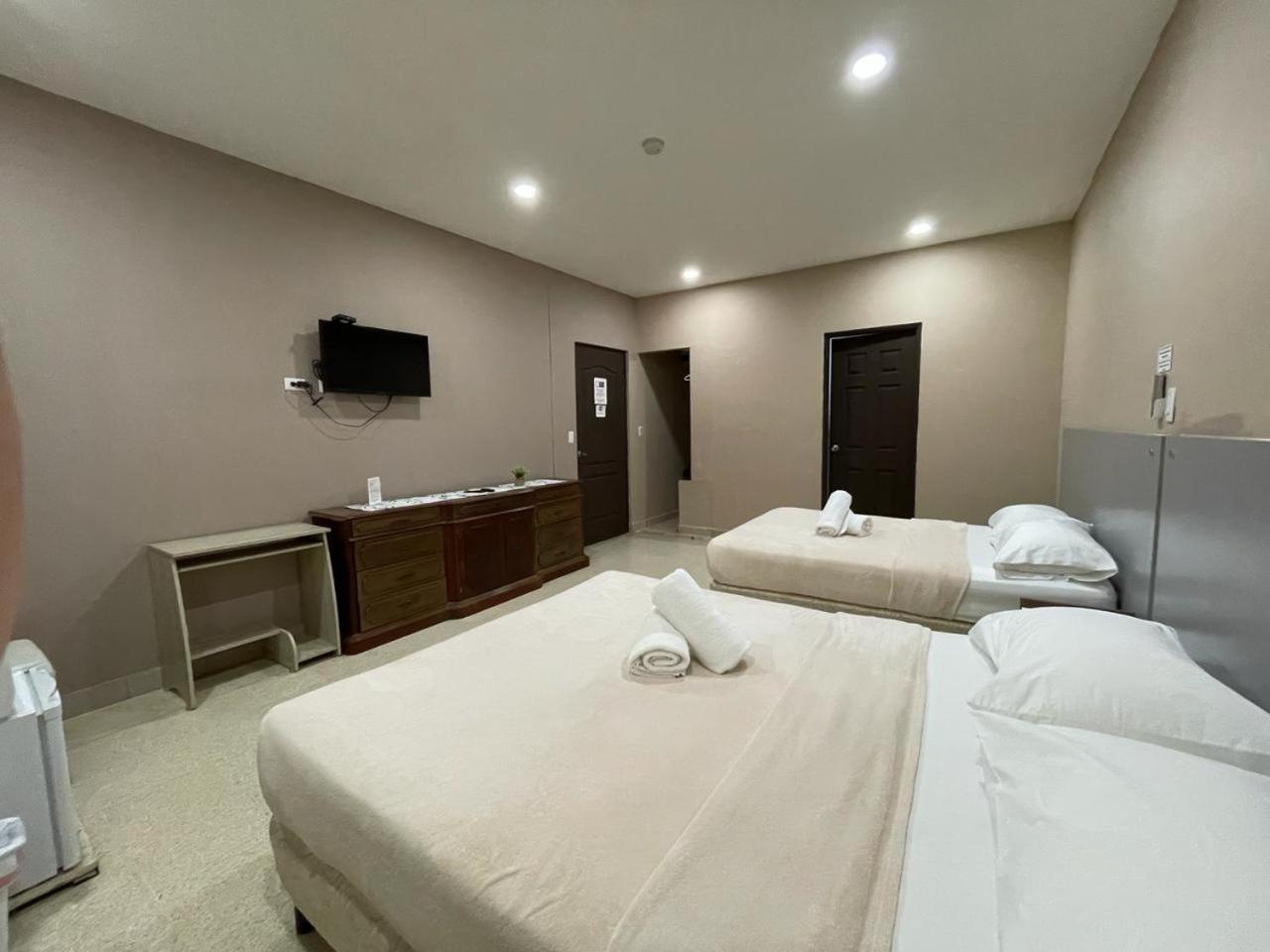 Hostal El Prado ปานามาซิตี้ ภายนอก รูปภาพ