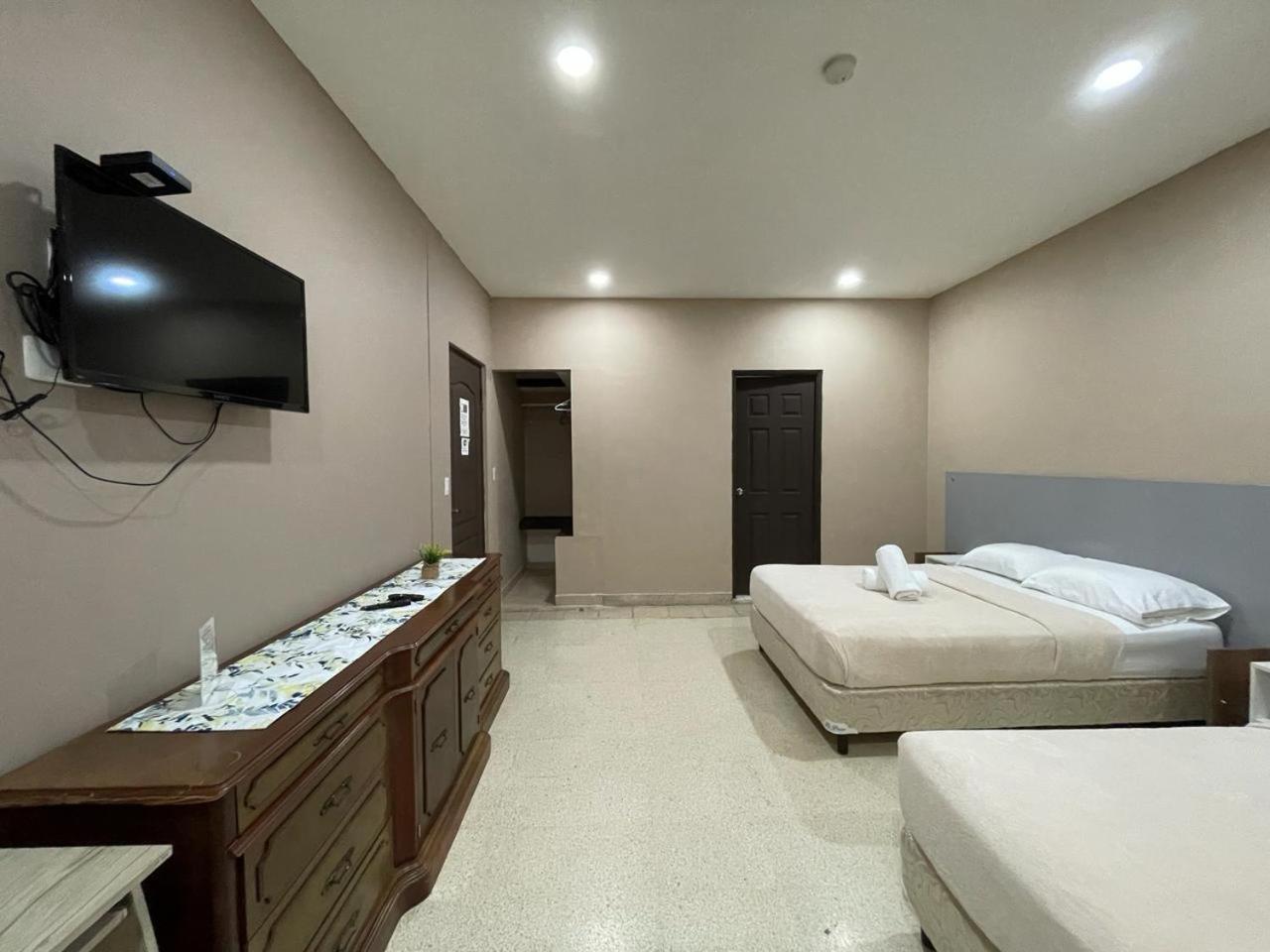 Hostal El Prado ปานามาซิตี้ ภายนอก รูปภาพ