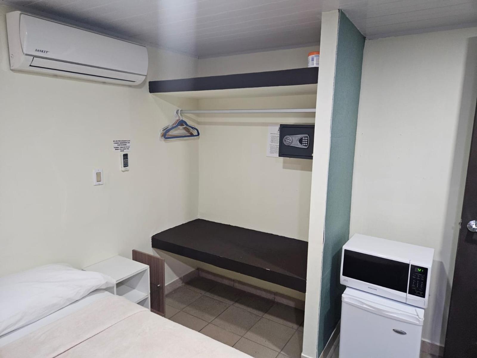 Hostal El Prado ปานามาซิตี้ ภายนอก รูปภาพ